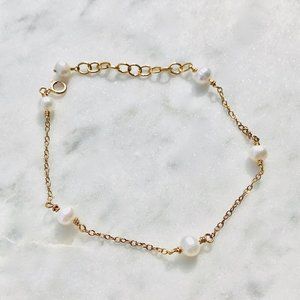 14K gold-filled and freshwater pearl bracelet